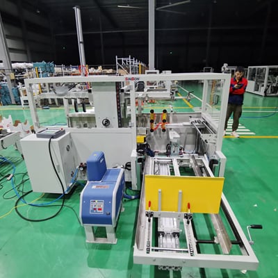 Formadora de cajas de pegamento termofusible totalmente automática